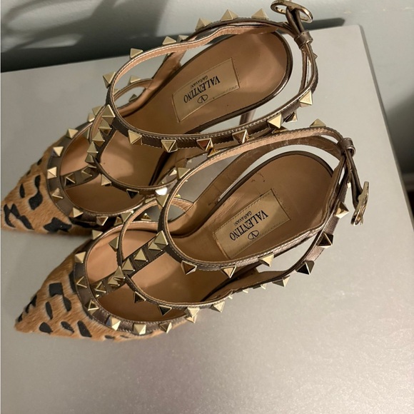 Valentino rockstud leopard print tea strap pumps - Picture 3 of 5